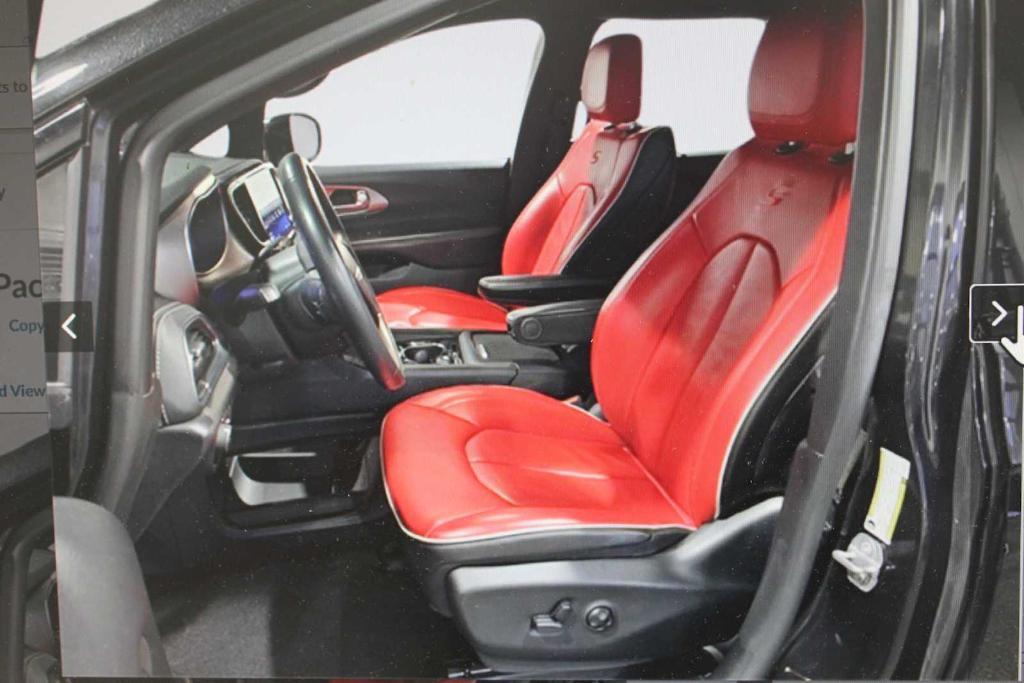 used 2021 Chrysler Pacifica Hybrid car, priced at $30,977