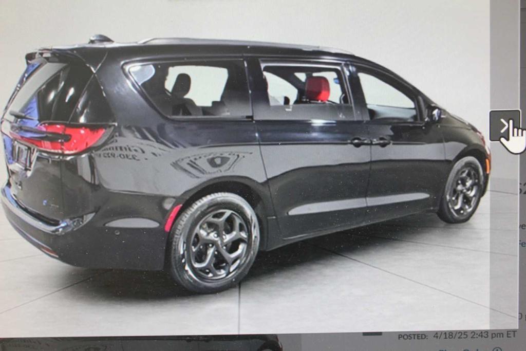used 2021 Chrysler Pacifica Hybrid car, priced at $30,977