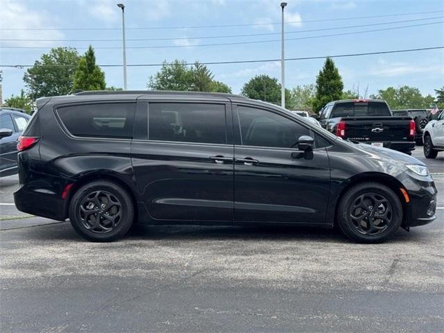 used 2021 Chrysler Pacifica Hybrid car, priced at $29,134
