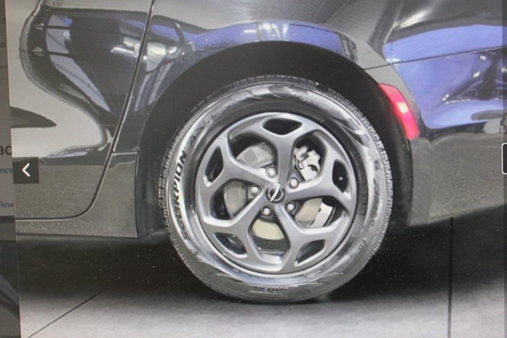 used 2021 Chrysler Pacifica Hybrid car, priced at $29,998