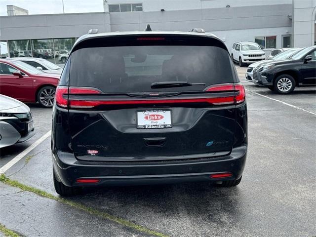 used 2021 Chrysler Pacifica Hybrid car, priced at $27,922