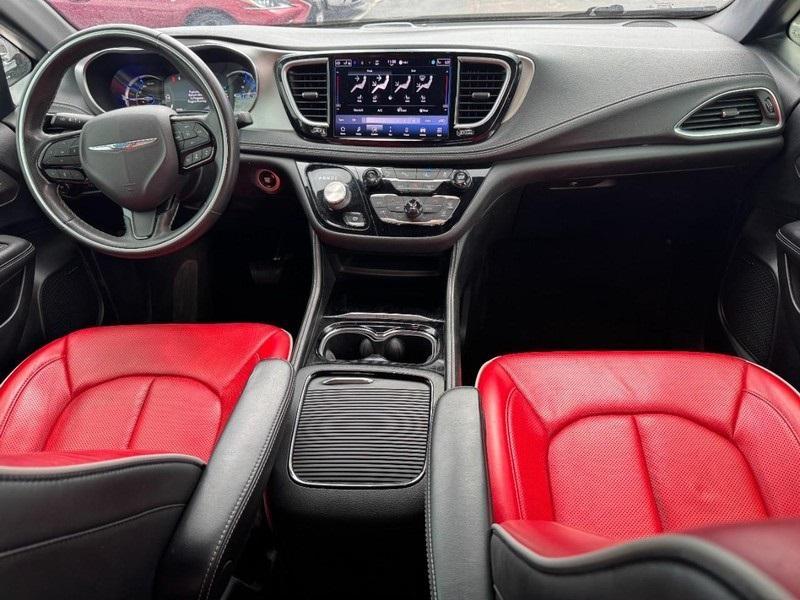 used 2021 Chrysler Pacifica Hybrid car, priced at $29,723
