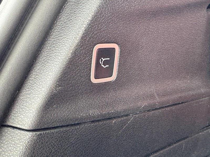 used 2021 Chrysler Pacifica Hybrid car, priced at $29,723