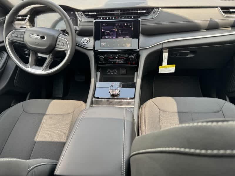 new 2025 Jeep Grand Cherokee car, priced at $41,575