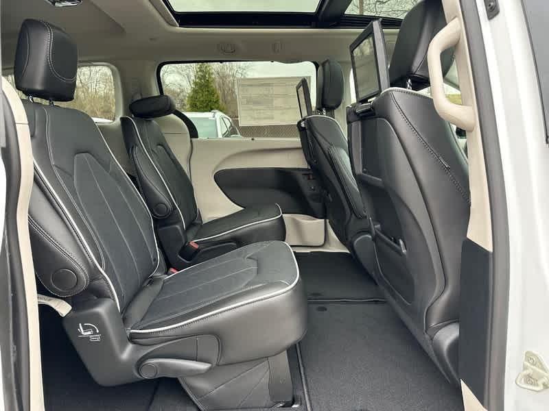 new 2024 Chrysler Pacifica car, priced at $57,660