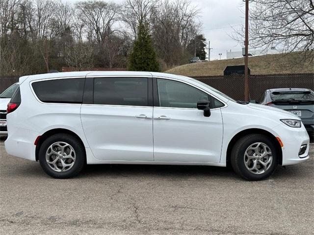 new 2024 Chrysler Pacifica car, priced at $51,987