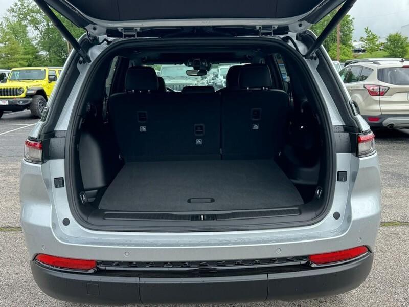 new 2024 Jeep Grand Cherokee car, priced at $43,755