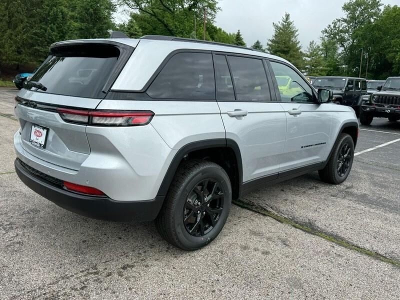 new 2024 Jeep Grand Cherokee car, priced at $43,755