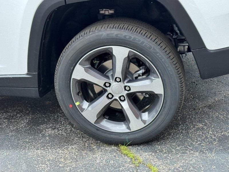 new 2025 Jeep Grand Cherokee car, priced at $49,393