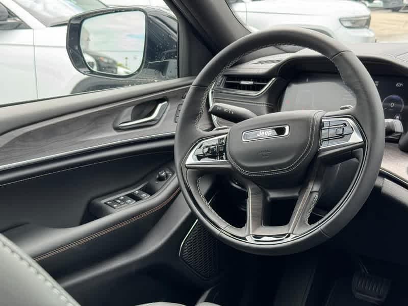 new 2025 Jeep Grand Cherokee car, priced at $58,834