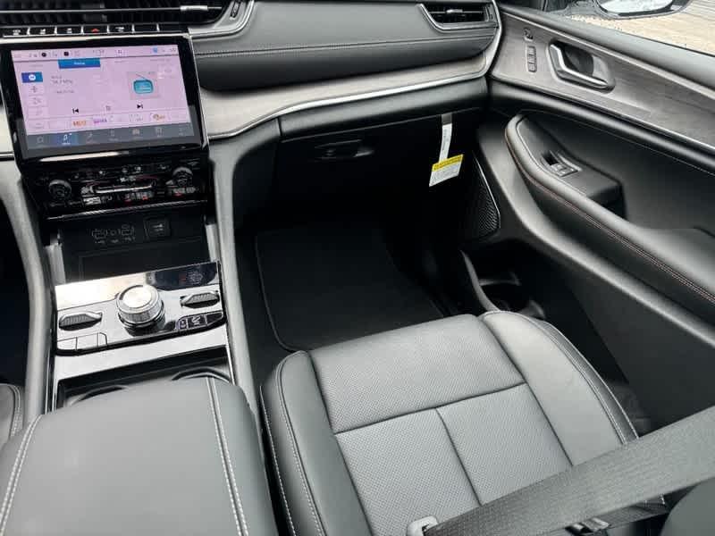 new 2025 Jeep Grand Cherokee car, priced at $58,834