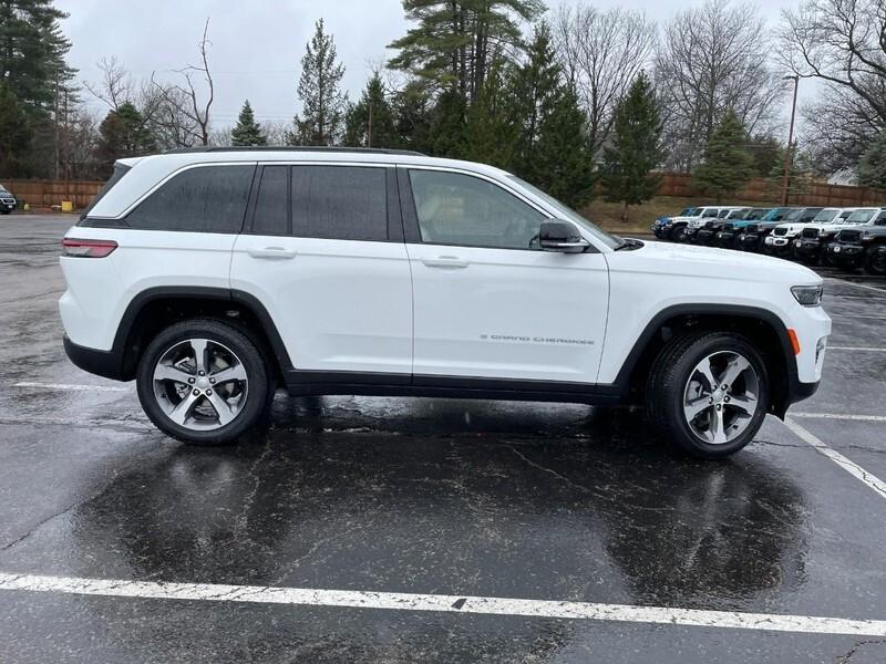 new 2024 Jeep Grand Cherokee car, priced at $52,062