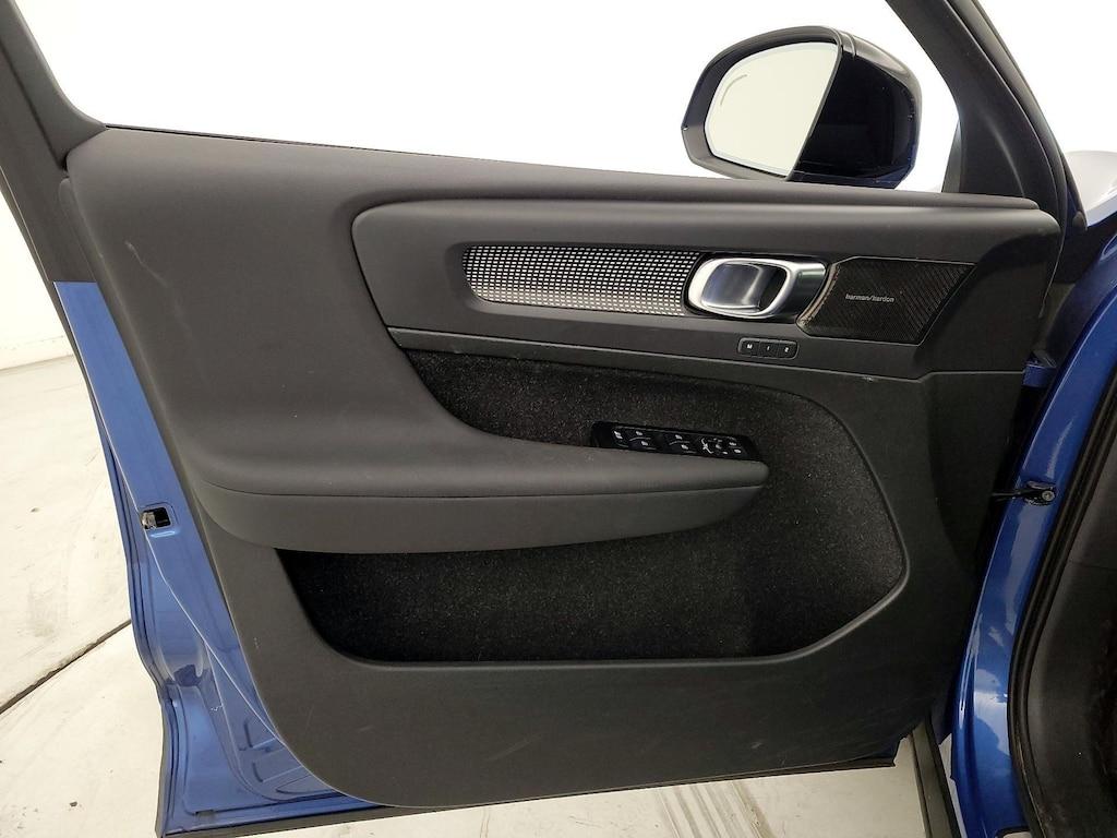 used 2021 Volvo XC40 car, priced at $27,998