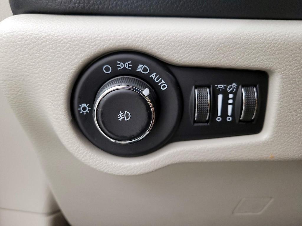 used 2023 Chrysler Pacifica car, priced at $30,998