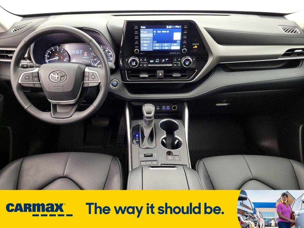 used 2022 Toyota Highlander car, priced at $40,998