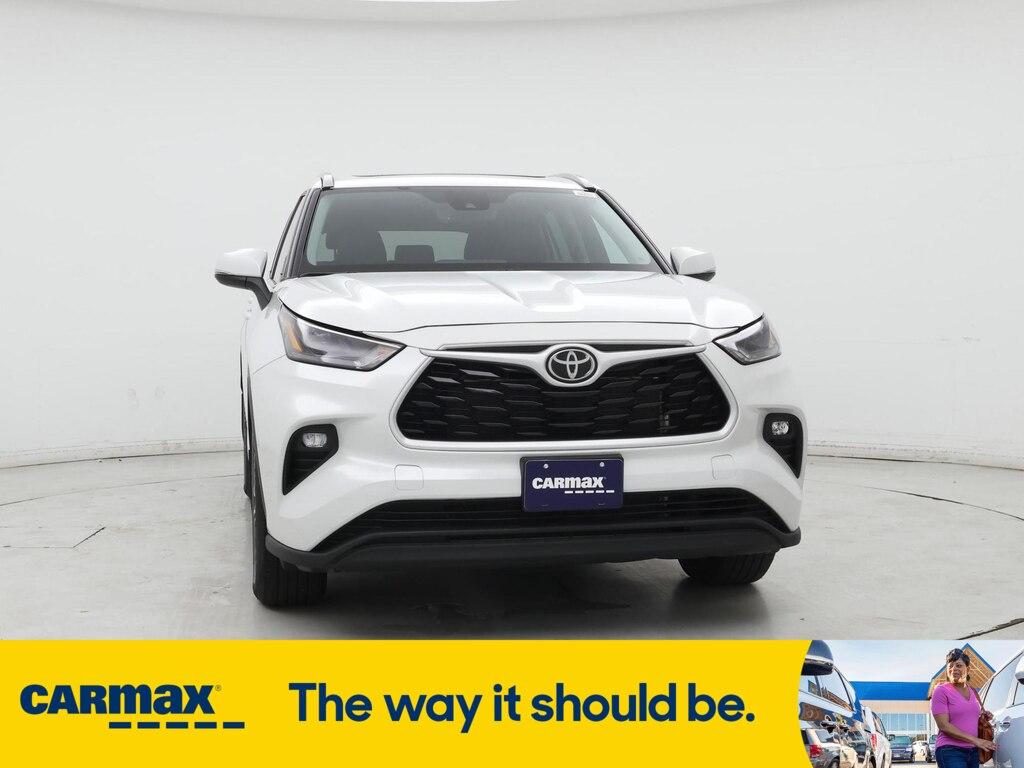used 2022 Toyota Highlander car, priced at $40,998