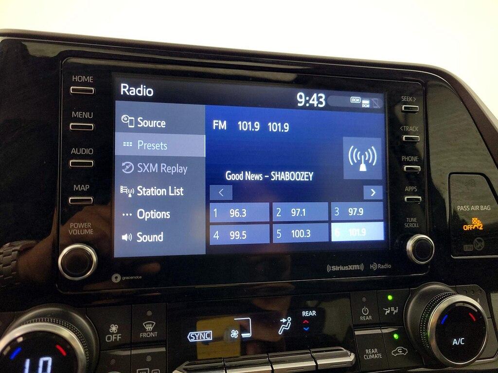 used 2022 Toyota Highlander car, priced at $40,998
