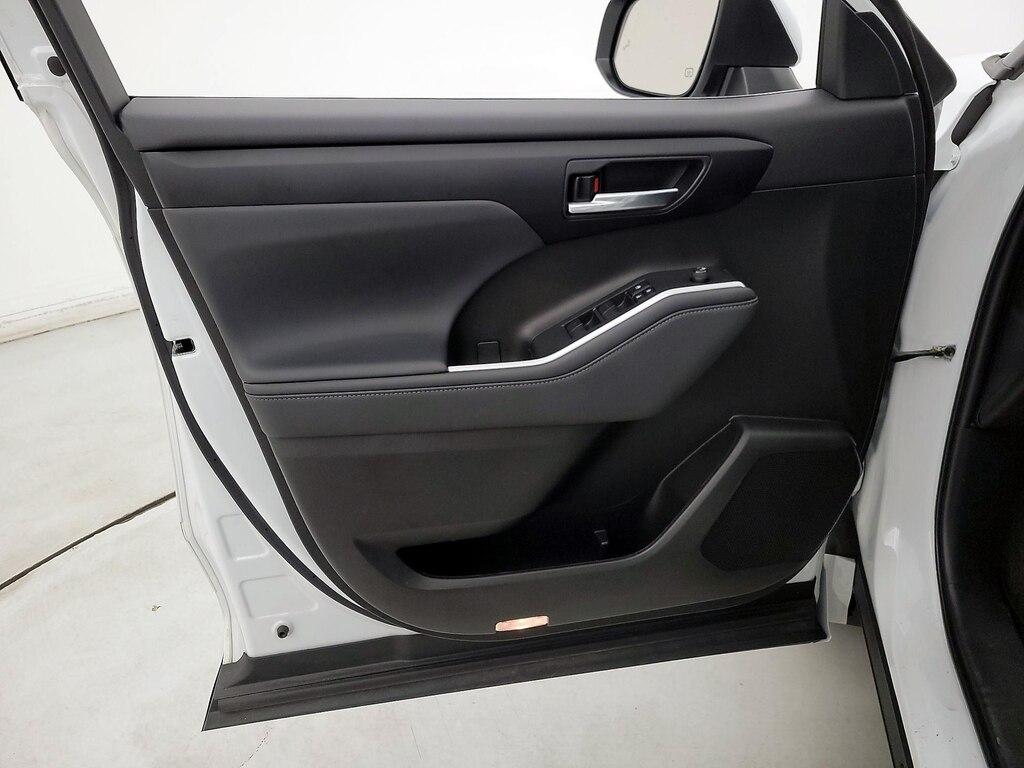 used 2022 Toyota Highlander car, priced at $40,998