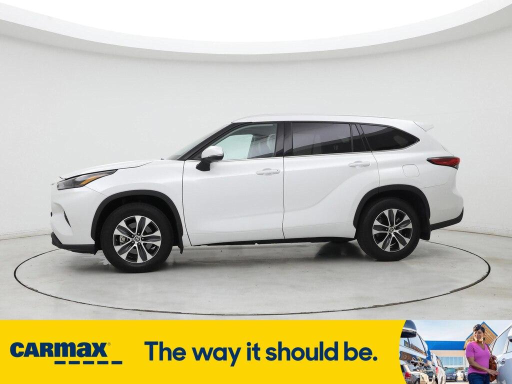 used 2022 Toyota Highlander car, priced at $40,998