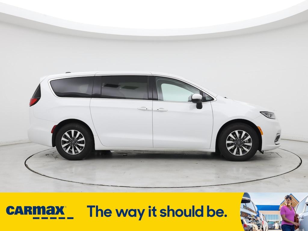 used 2023 Chrysler Pacifica Hybrid car, priced at $27,998