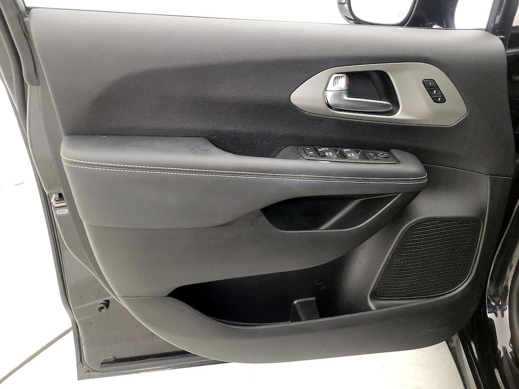 used 2023 Chrysler Pacifica car, priced at $40,998