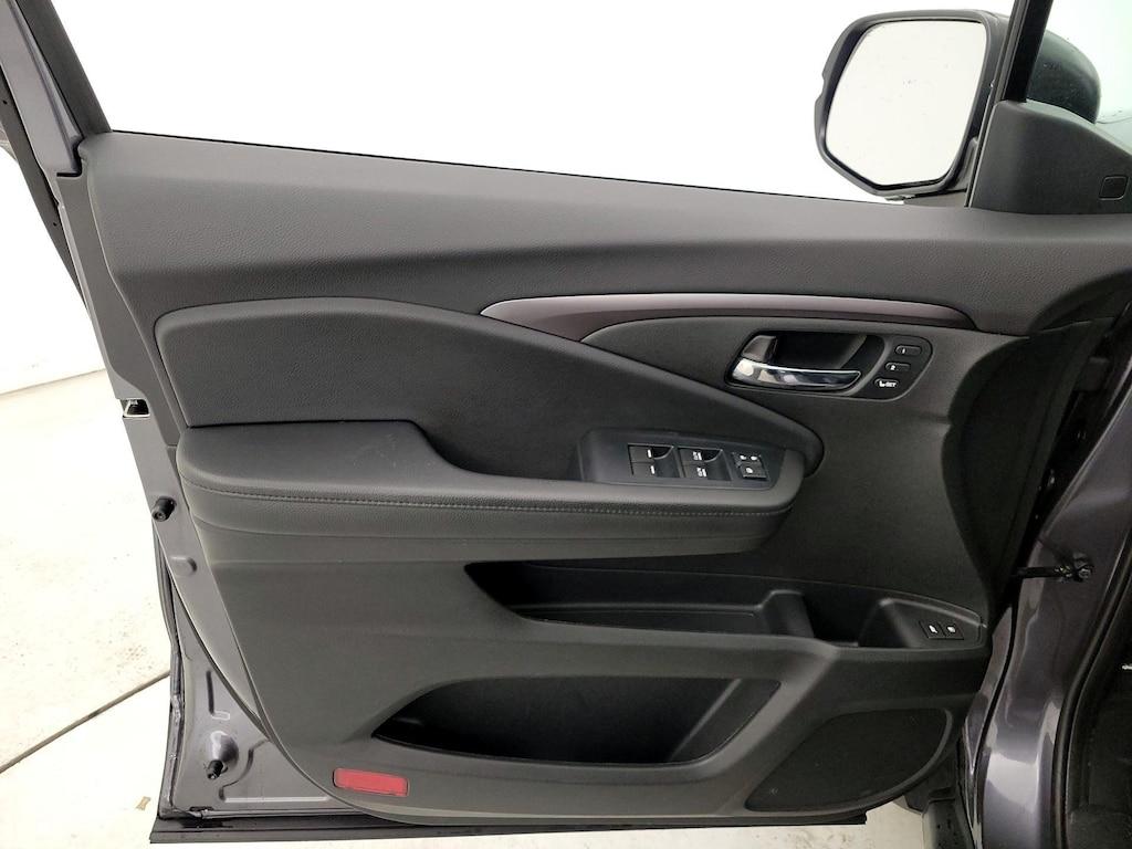used 2022 Honda Pilot car, priced at $39,998