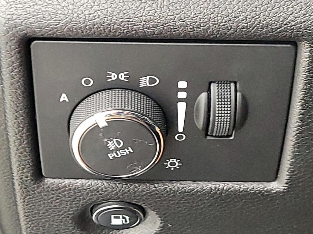 used 2021 Jeep Grand Cherokee car, priced at $31,998