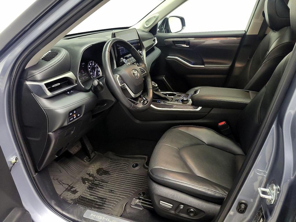 used 2022 Toyota Highlander car, priced at $41,998