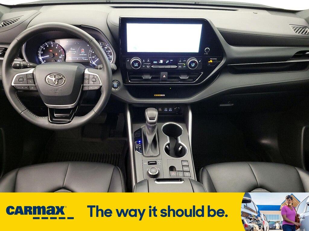 used 2023 Toyota Highlander car, priced at $41,998