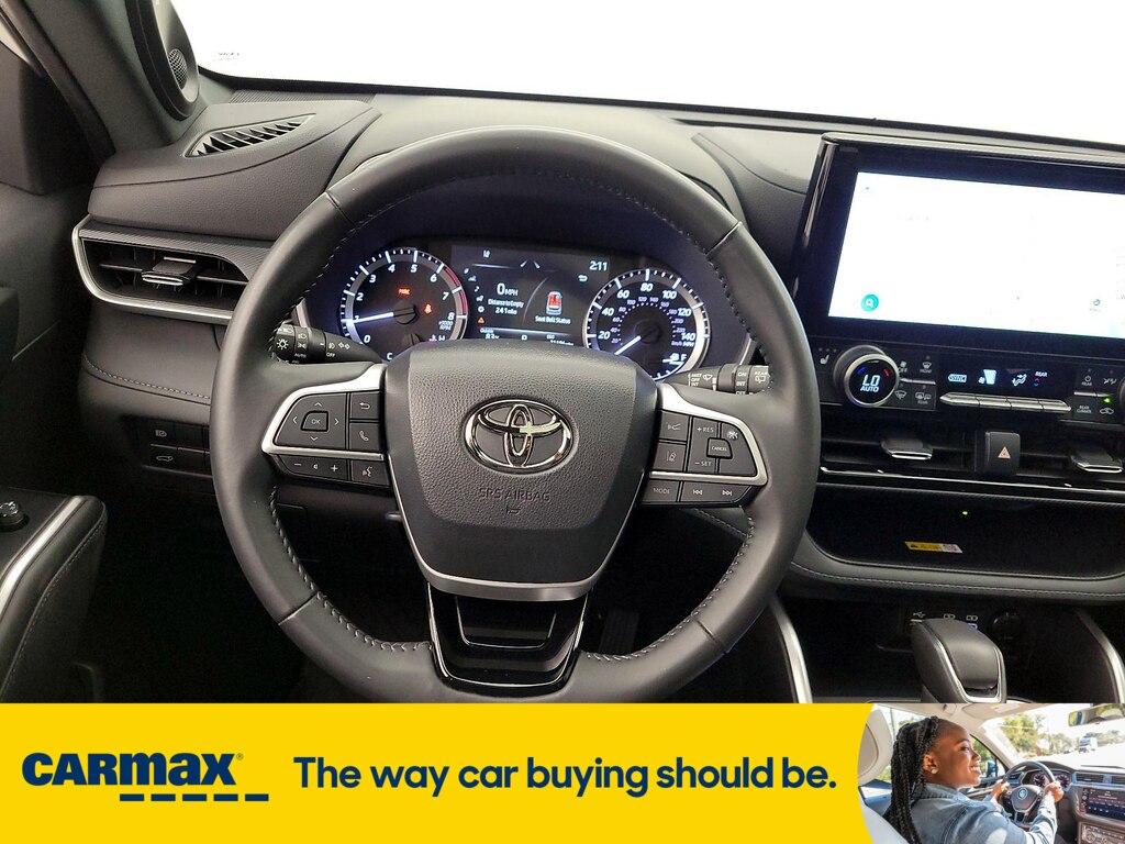 used 2023 Toyota Highlander car, priced at $41,998