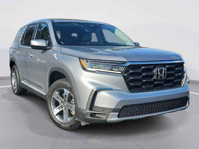 used 2025 Honda Pilot car, priced at $43,888