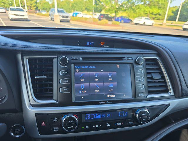 used 2014 Toyota Highlander car, priced at $12,488