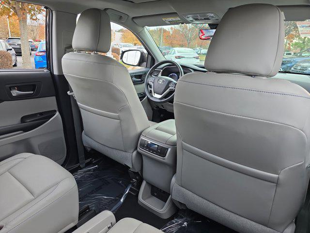 used 2019 Toyota Highlander car, priced at $31,026