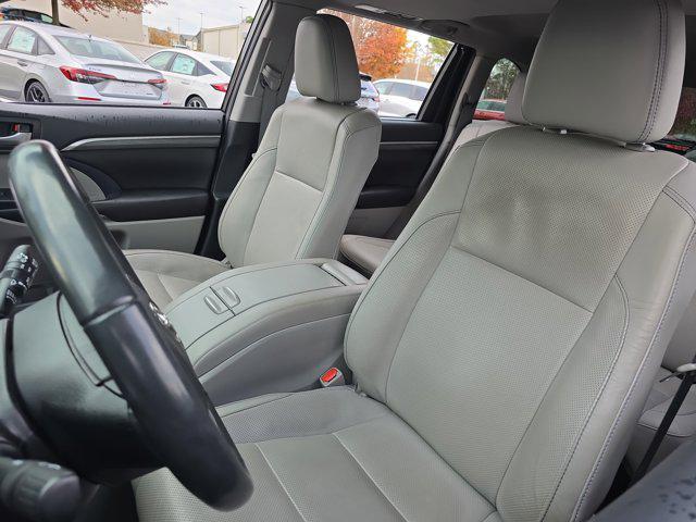 used 2019 Toyota Highlander car, priced at $31,026