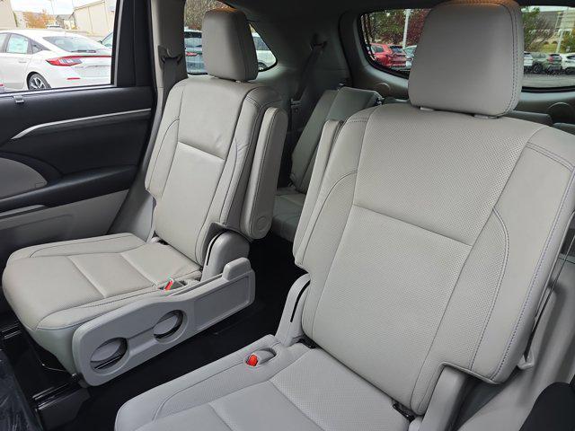 used 2019 Toyota Highlander car, priced at $31,026