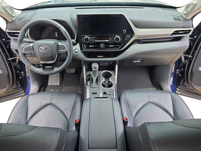 used 2023 Toyota Highlander car, priced at $40,334