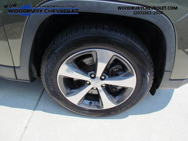 used 2019 Jeep Cherokee car, priced at $18,490