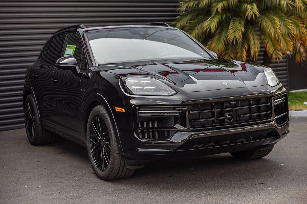 new 2025 Porsche Cayenne car, priced at $195,995