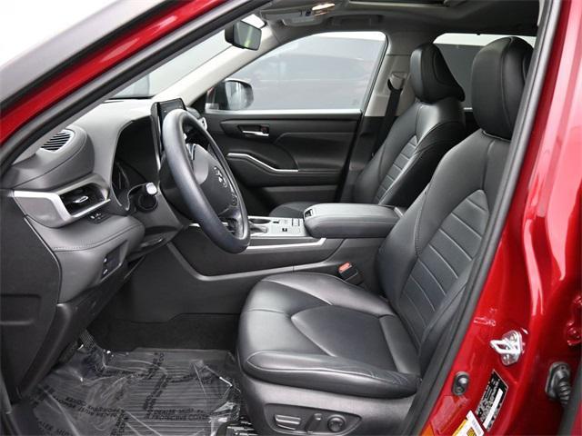 used 2021 Toyota Highlander car, priced at $34,990