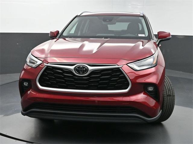 used 2021 Toyota Highlander car, priced at $34,990