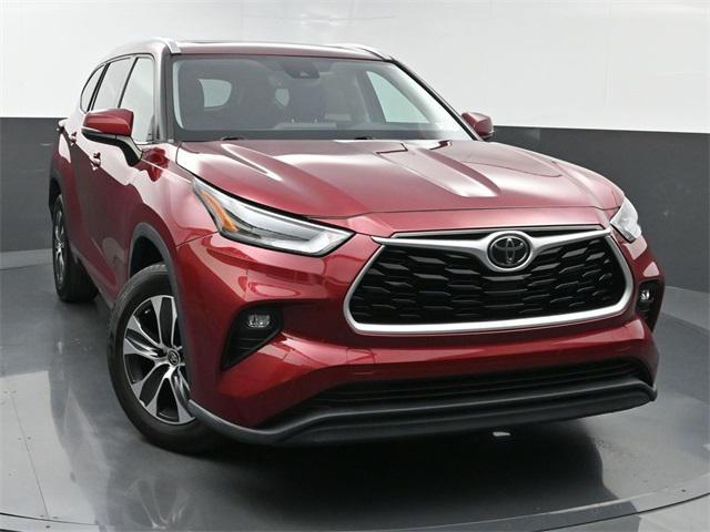 used 2021 Toyota Highlander car, priced at $34,990