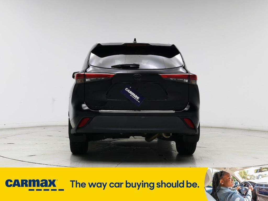 used 2022 Toyota Highlander car, priced at $37,998