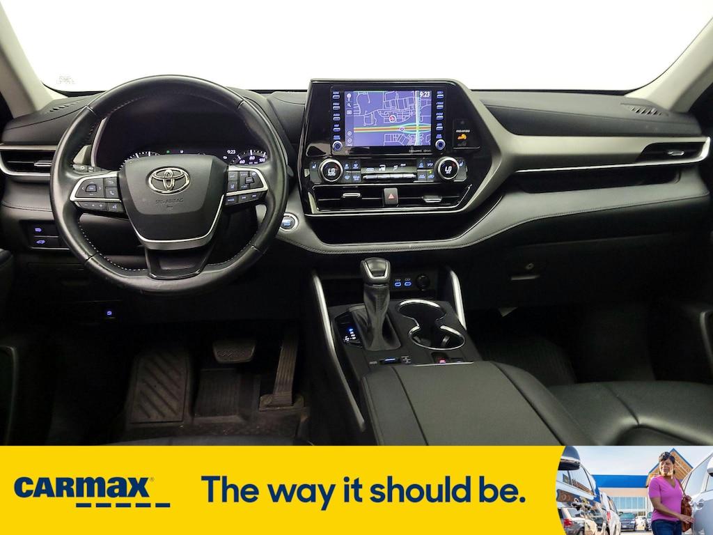 used 2022 Toyota Highlander car, priced at $37,998