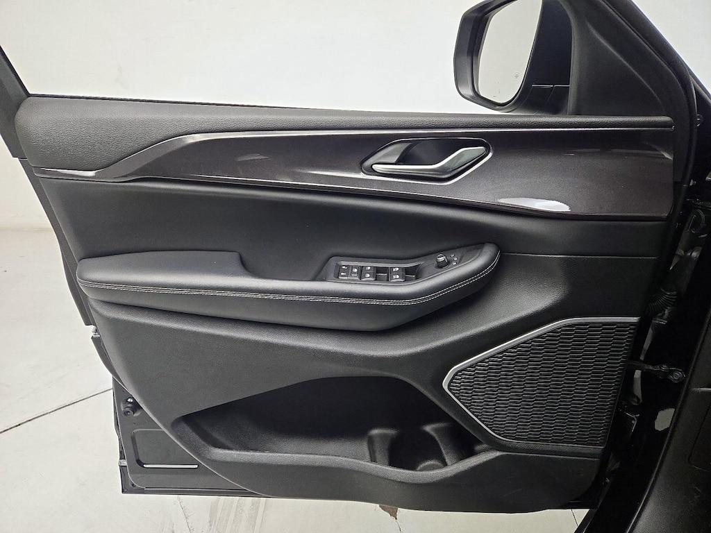 used 2022 Jeep Grand Cherokee car, priced at $27,998