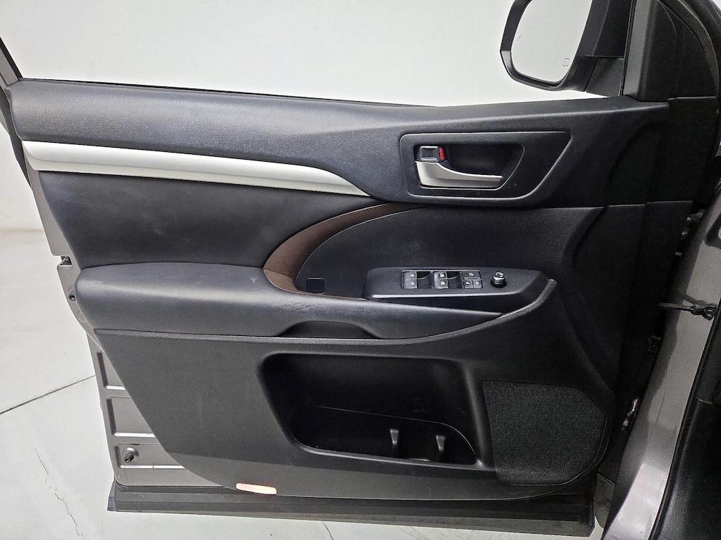 used 2018 Toyota Highlander car, priced at $26,998