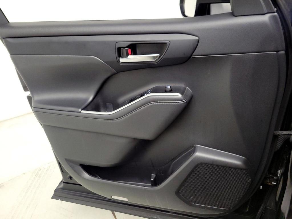 used 2021 Toyota Highlander car, priced at $35,998