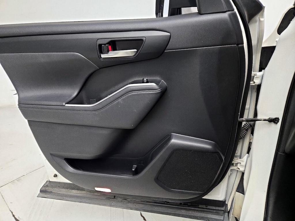 used 2021 Toyota Highlander car, priced at $29,998