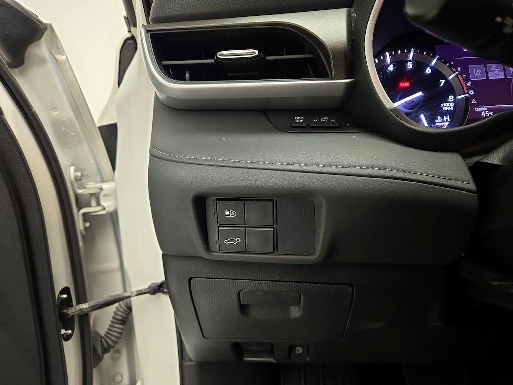 used 2021 Toyota Highlander car, priced at $29,998