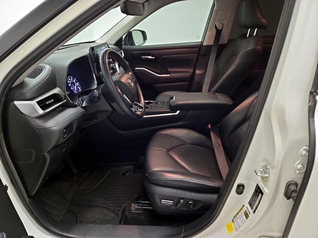 used 2021 Toyota Highlander car, priced at $29,998