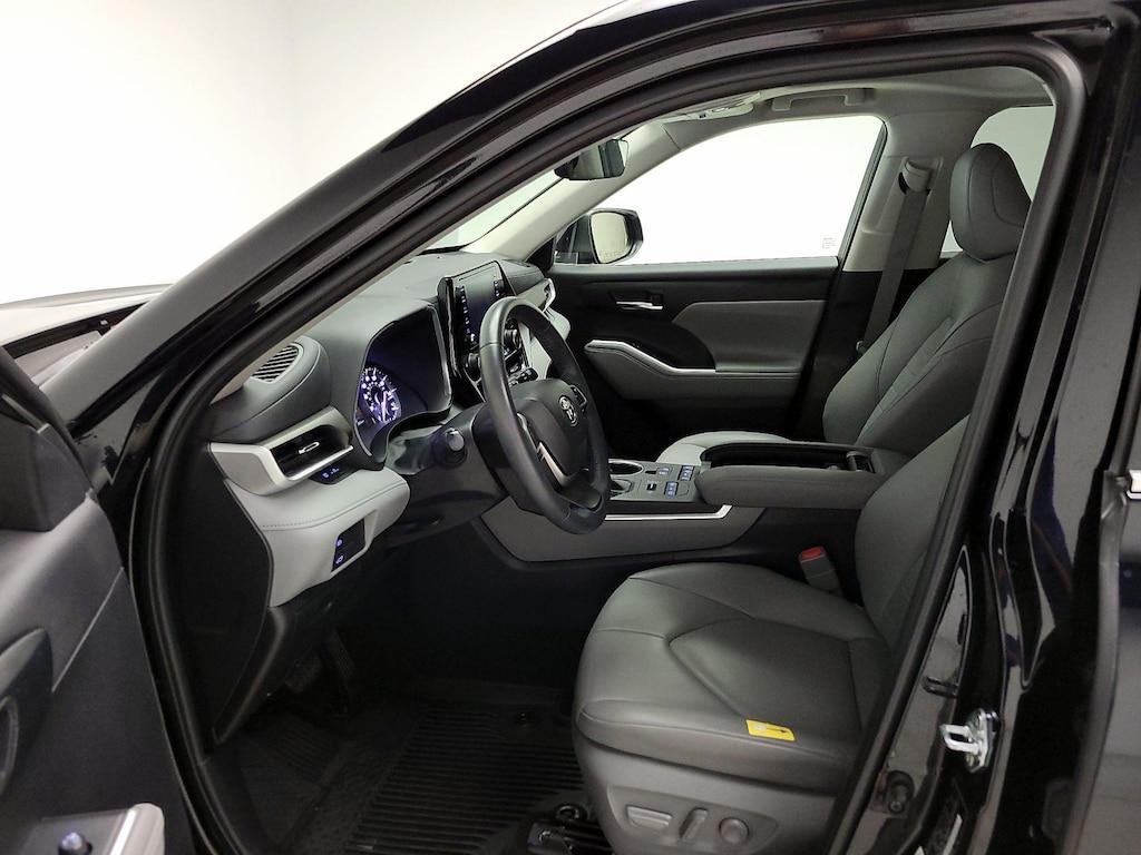 used 2022 Toyota Highlander car, priced at $36,998